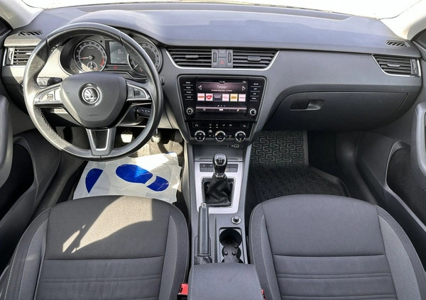 Skoda Octavia cena 54900 przebieg: 124700, rok produkcji 2018 z Wojkowice małe 232